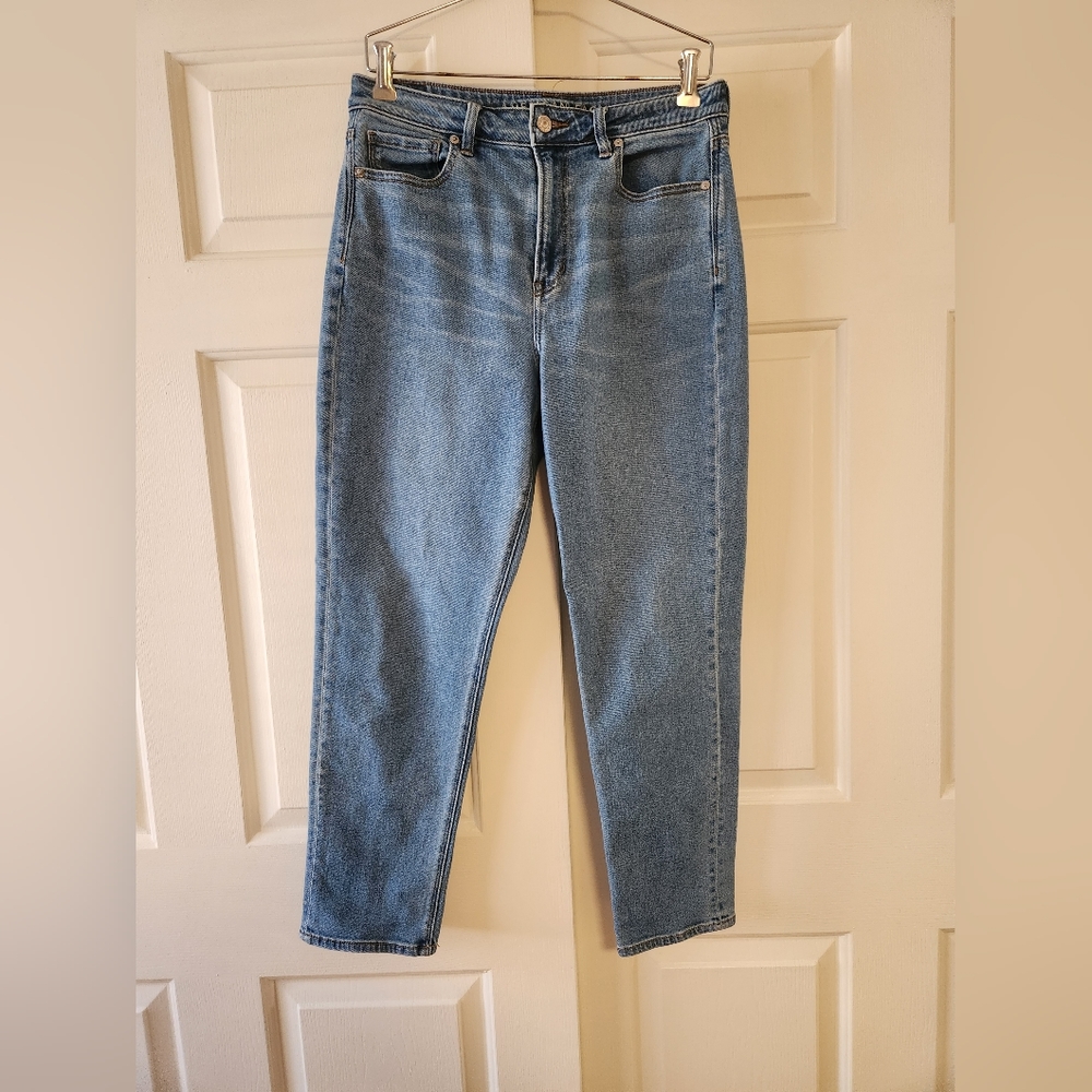 American Eagle High Rise Straight Leg Jeans